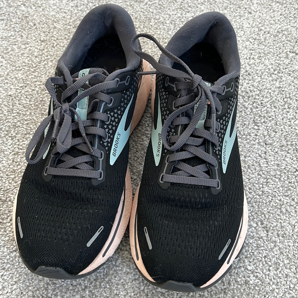 Brooks Sneakers